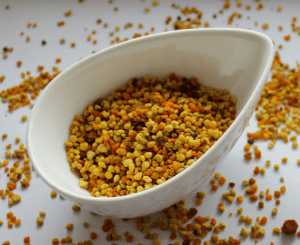 Pyłek pszczeli – zdrowa suplementacja od pasieki NEKTARIA, bogaty w witaminy i minerały.